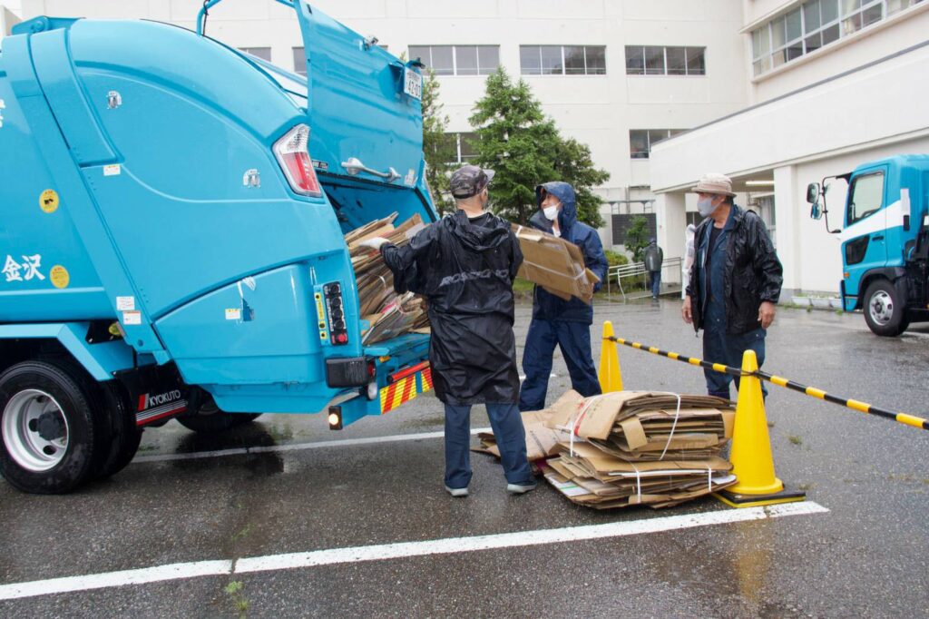 伏見台リサイクルが実施されました。